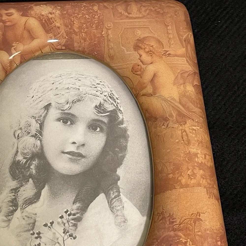 Vintage Studio Nova Ceramic Cherub Picture Frame Rectangular Oval‎ Opening Easel
